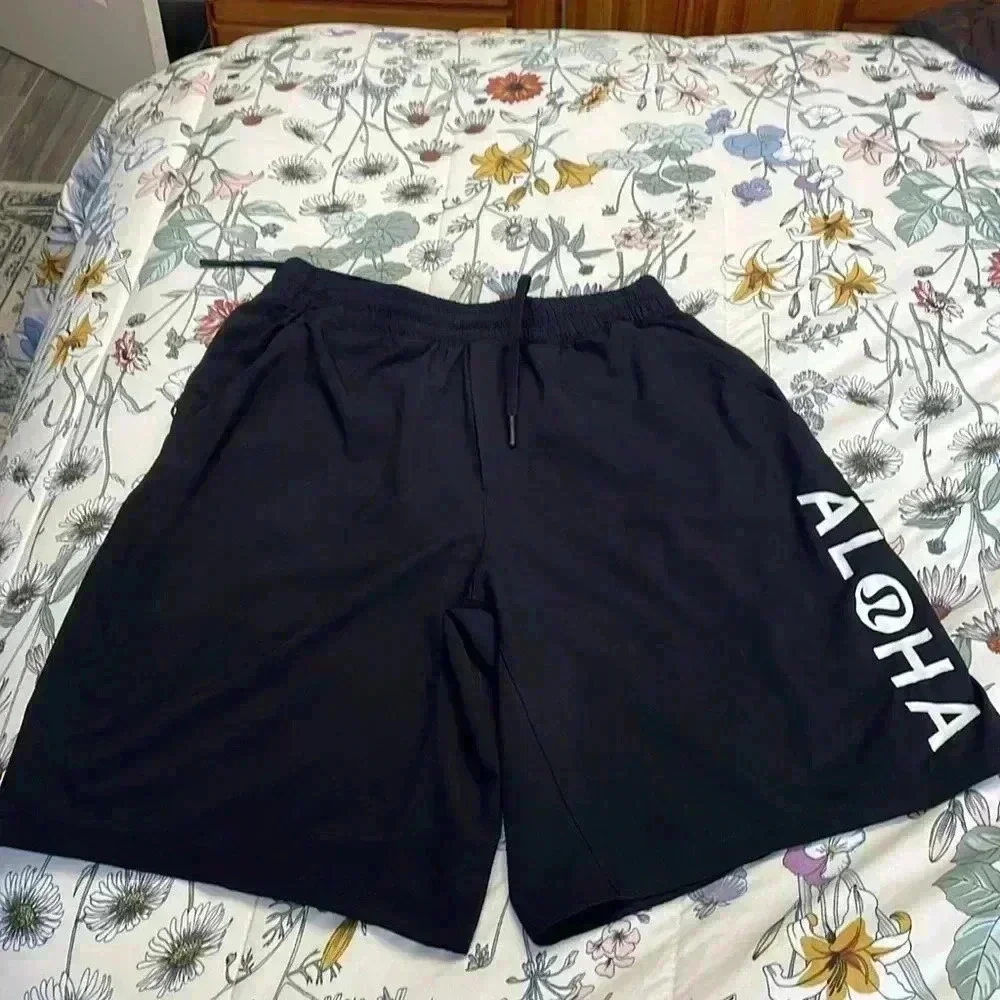 Lululemon pace breaker aloha shorts 9”